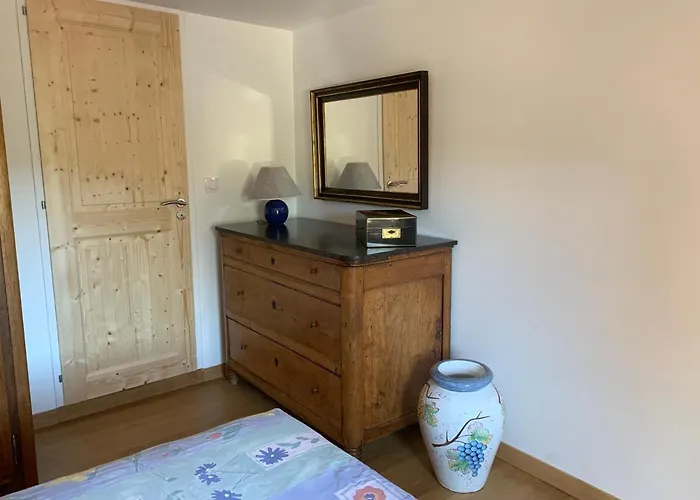 La Combe Aux Fees Bed and Breakfast 3*