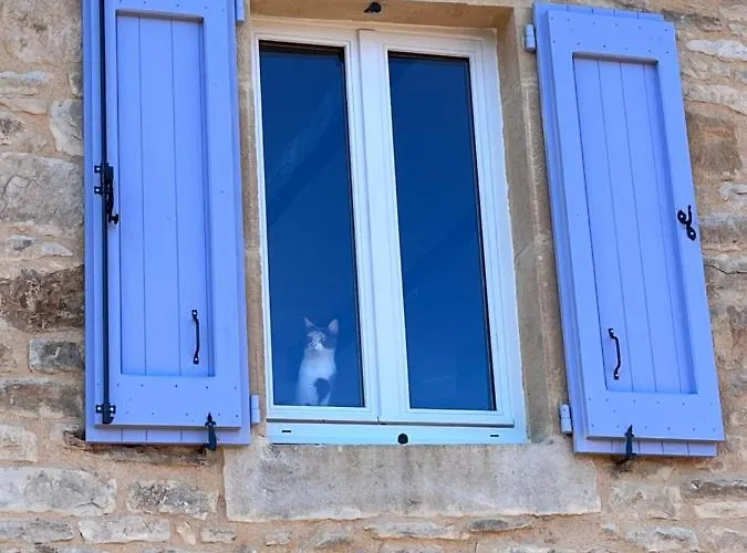 La Combe Aux Fees Saint-Côme-dʼOlt
