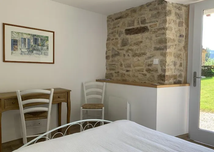 La Combe Aux Fees Saint-Côme-dʼOlt