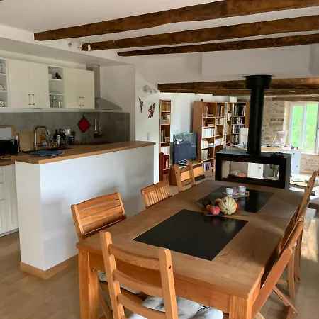 La Combe Aux Fees Bed & Breakfast *