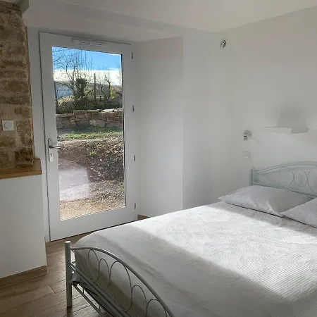 Bed & Breakfast La Combe Aux Fees