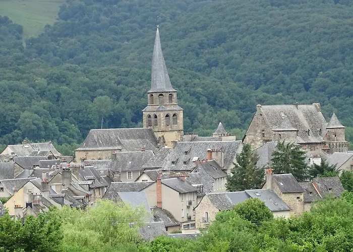La Combe Aux Fees Saint-Côme-dʼOlt