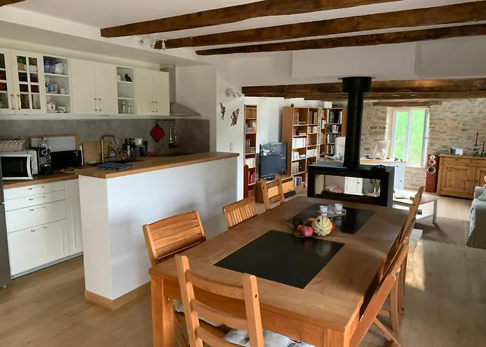 La Combe Aux Fees Bed & Breakfast 3*