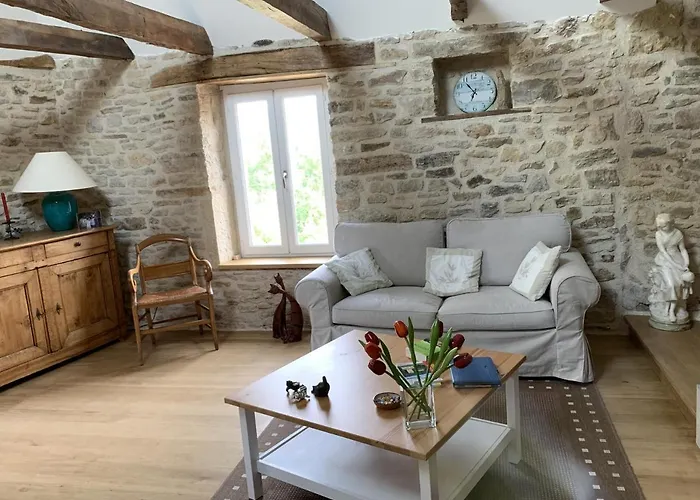 La Combe Aux Fees Saint-Côme-dʼOlt