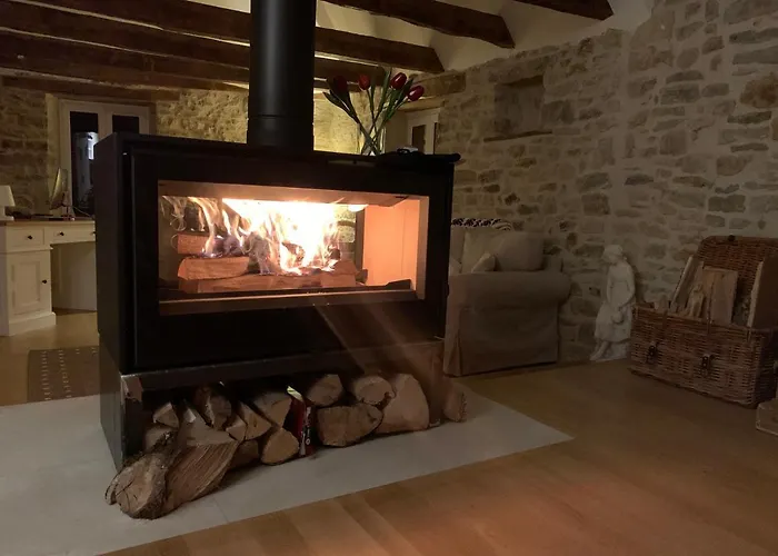 La Combe Aux Fees Bed & Breakfast